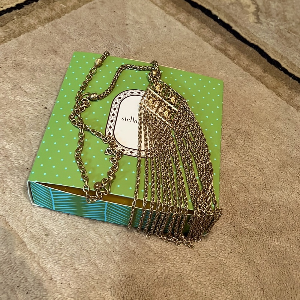Stella and Dot Makena Pendant necklace